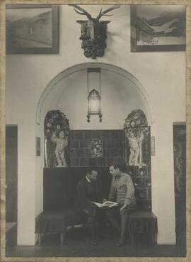 Michael Blümelhuber mit einem Soldaten (o. J.)